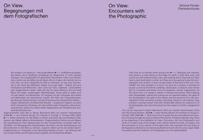 A two-page spread from a book or catalog with a light purple background. The text is in two columns, German on the left and English on the right. The title at the top reads On View. Begegnungen mit dem Fotografischen, and On View: Encounters with the Photographic. The text is an essay about photography by Simone Förster and Franziska Kunze.